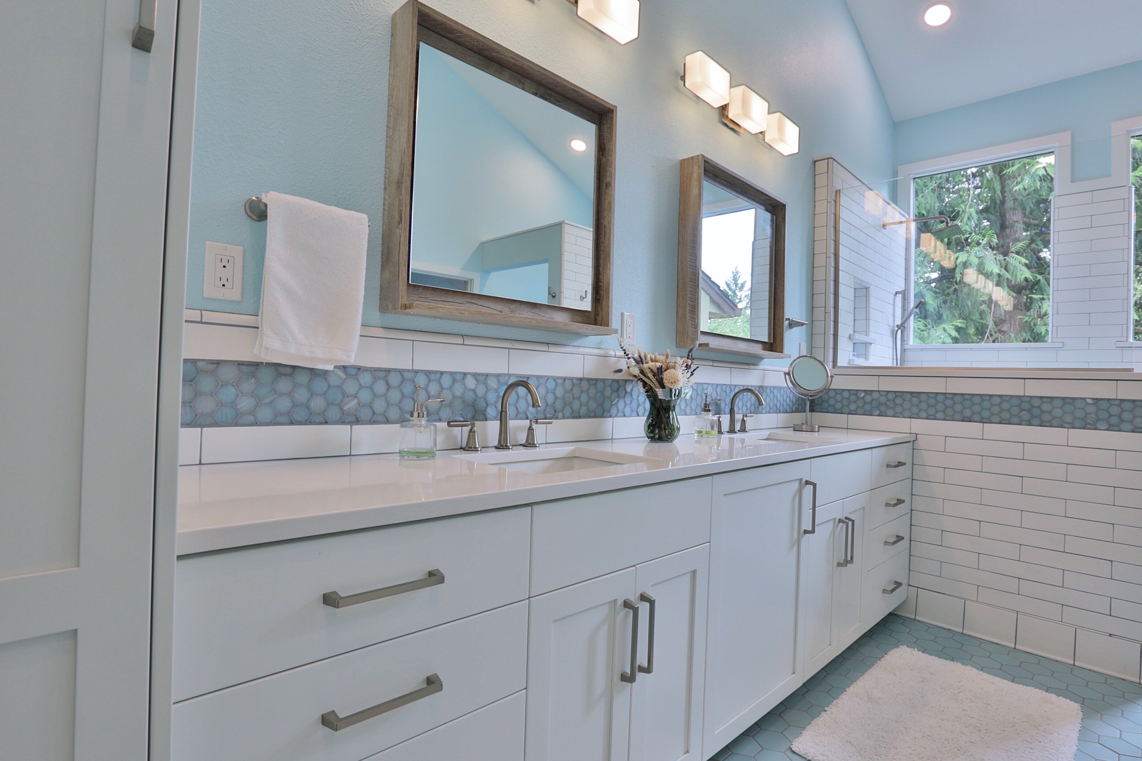 Canyon Drive Bathroom Remodel — Bathroom remodel in Portland, OR (photo 10)